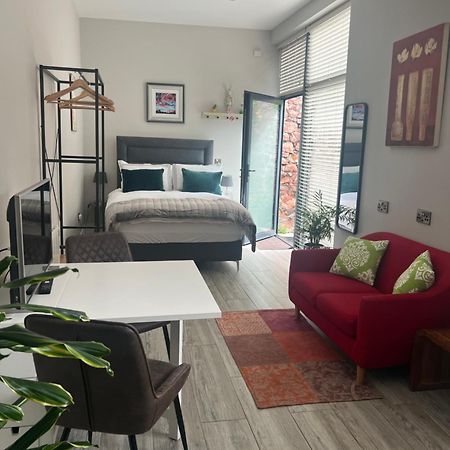 Hugo Mews Bright Studio Apartment Bray Ngoại thất bức ảnh
